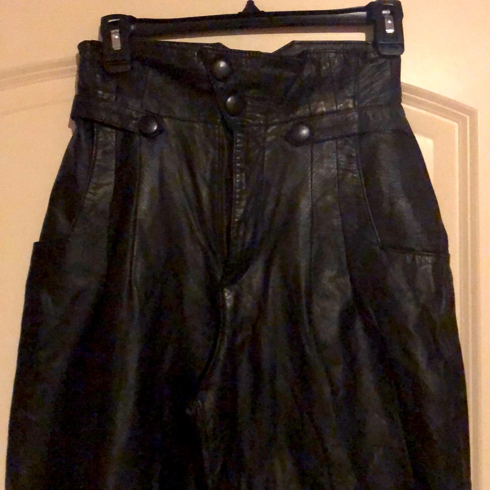 100% leather, poly lining, high waist, sz6